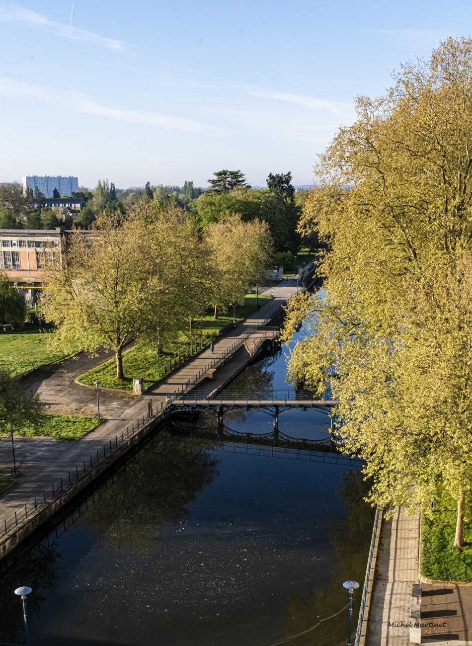 Le canal vu des cheminées