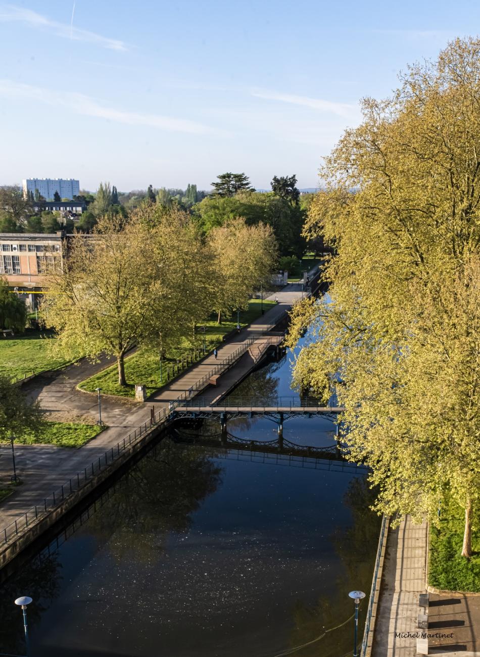 Le canal vu des cheminées 